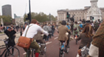 자전거로 런던을 누비는 클래식한 하루